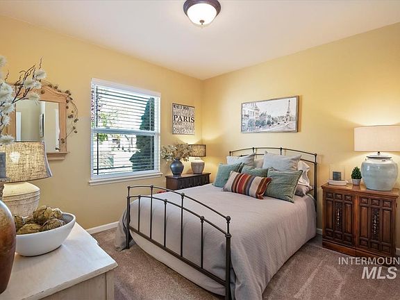 4th image of 2899 N Silverleaf Way