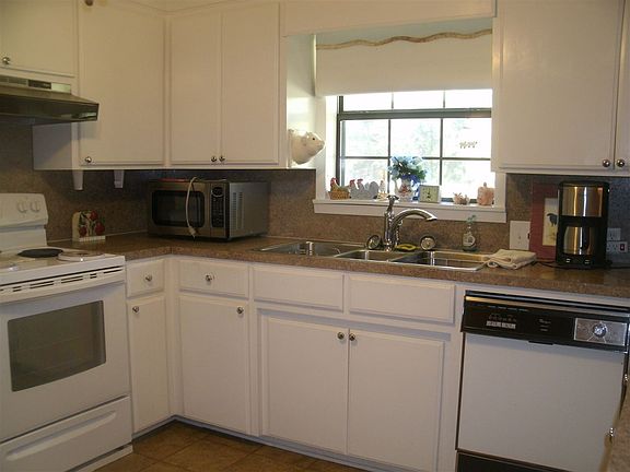 2nd image of 122A Central Ln