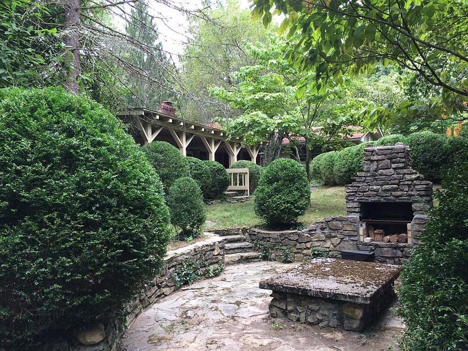 1st image of 1315 Hillcrest Dr