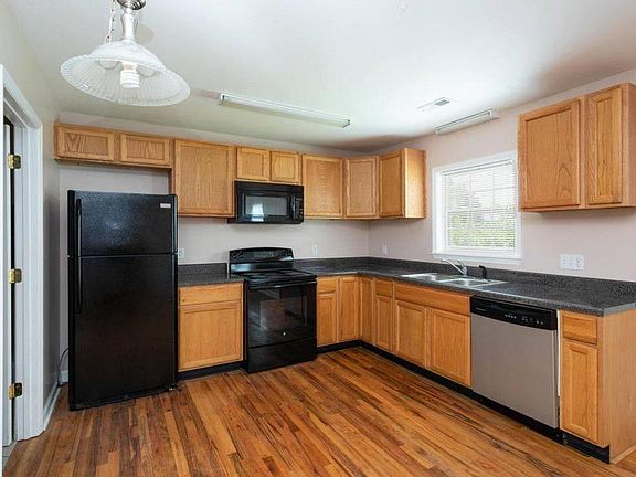 3rd image of 5477 Oakdale Ave