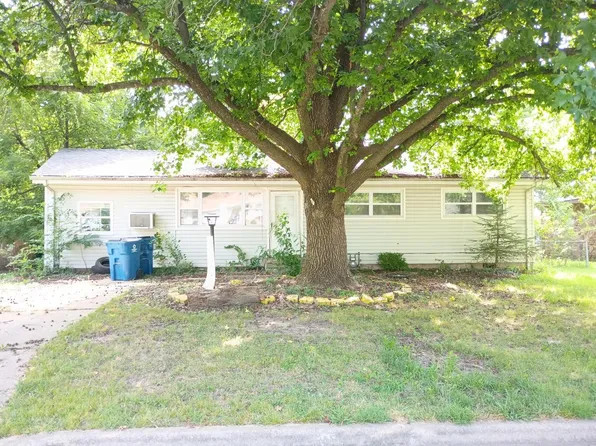 1922 Southwood Lane, Carthage, MO 64836