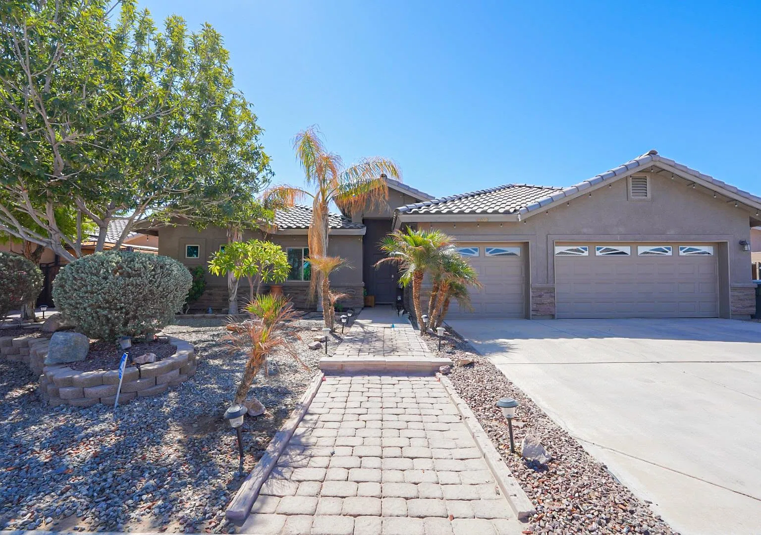 4 bed, 3.0 bath, 2116 sqft, $2,800 — Photo 1
