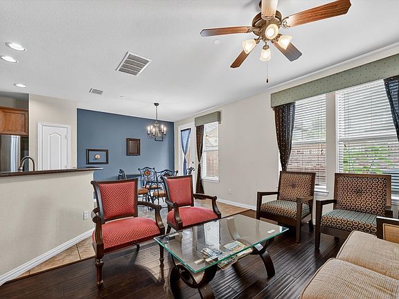 2nd image of 828 Apple Hill Dr