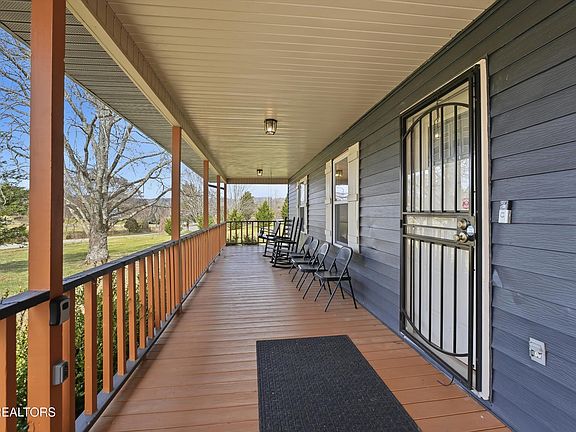 4th image of 3180 Covemont Rd