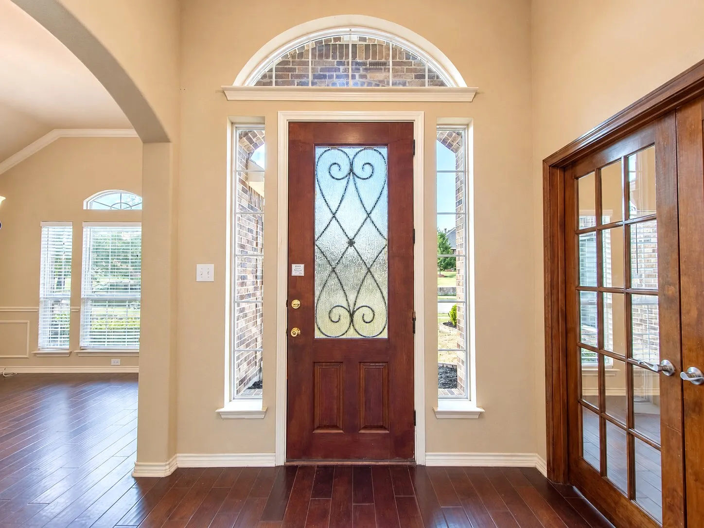 3 bed, 2917 sqft, $2,850 — Photo 3