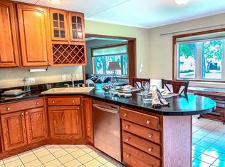 402 E Verleen Ave, Waunakee, WI 53597