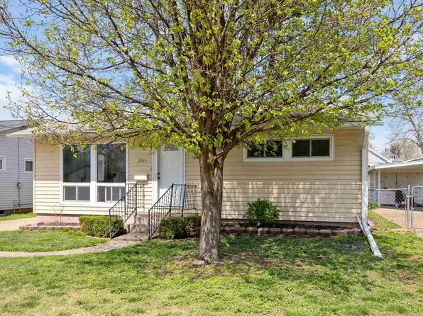 2023 Maple St, Quincy, IL 62301