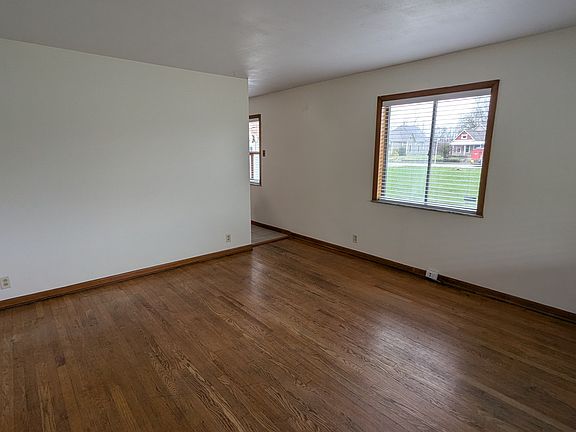 3rd image of 946 N Hamilton Ave