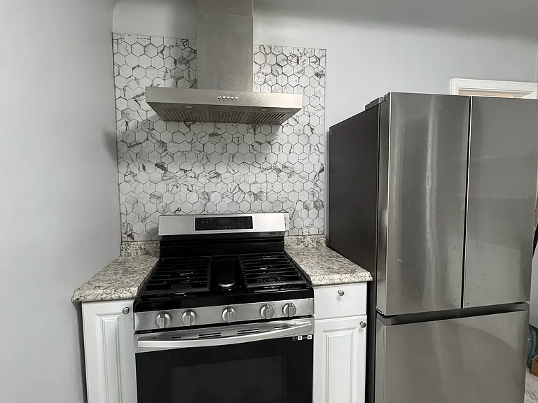 8904 Robson St — Photo 3