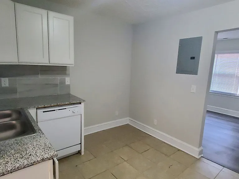 222B Woodrow St — Photo 6