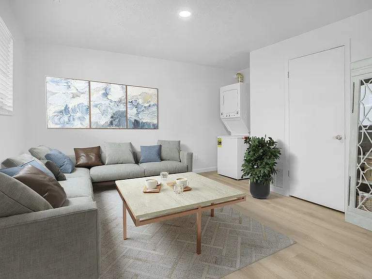 254 N 700 W — Photo 31
