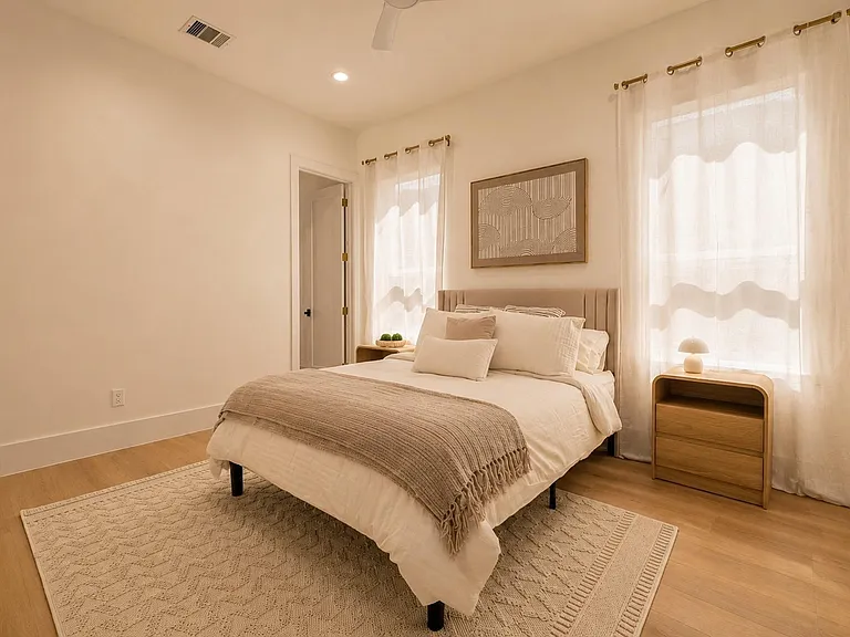 1642 Bonnie Brae St — Photo 13