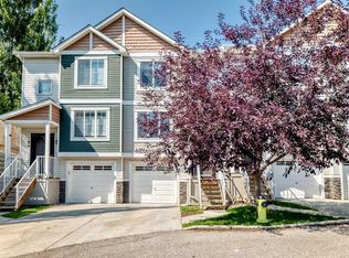 86 E Pantego Ln NW, Calgary, AB T3K 0T1