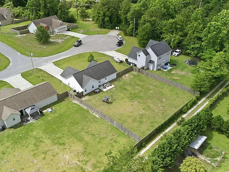210 Brice Ct — Photo 35