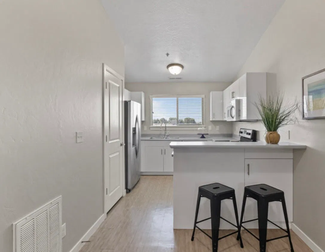 2 bed, 752 sqft, $1,500 — Photo 3