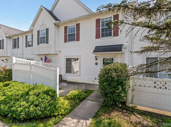 22040 Cape Cod Way, Farmington, MI 48336