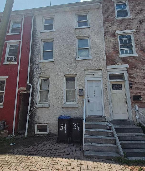 1st image of 34 E Chestnut St