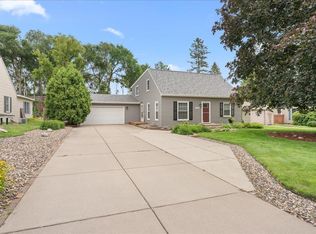 198 Ferndale St N, Maplewood, MN 55119