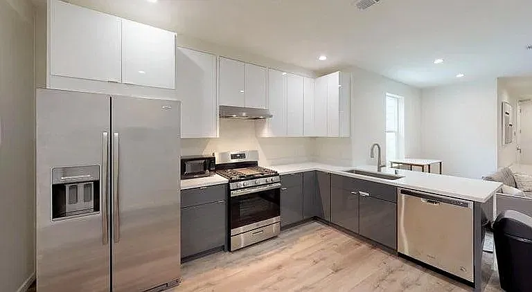 1 bed, 200 sqft, $1,740 — Photo 4