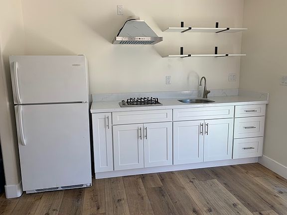 3rd image of 3914 Cameo Dr #2