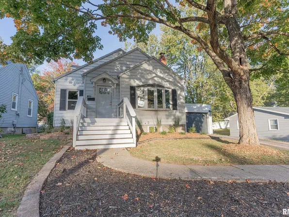 811 N College St, Salem, IL 62881