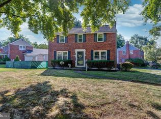 315 Colonial Park Dr, Springfield, PA 19064