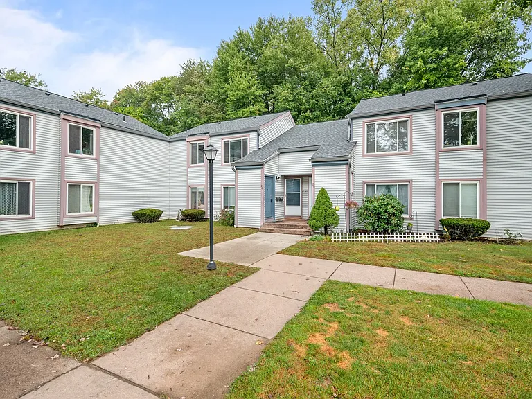 28 Candlewood Dr — Photo 14