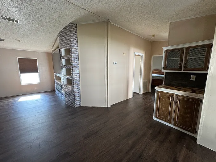 1584 Valiant Dr — Photo 8