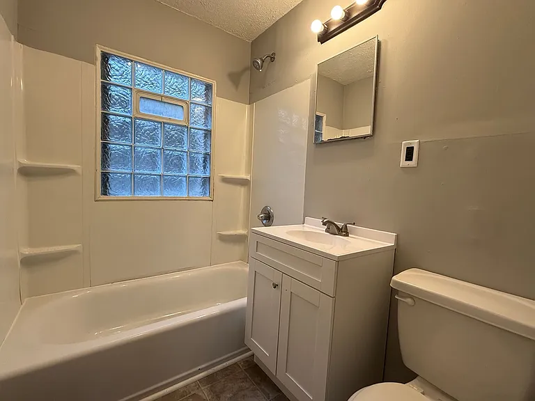 1454 E Main St — Photo 10