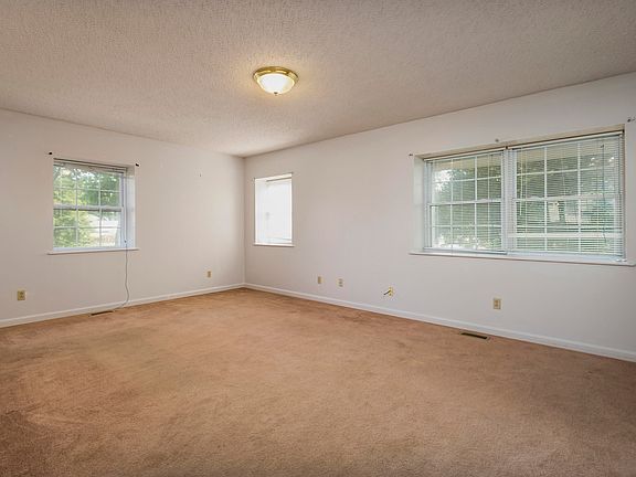 3rd image of 2857 Brock Ave
