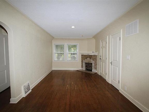 3rd image of 1404 E 58th St