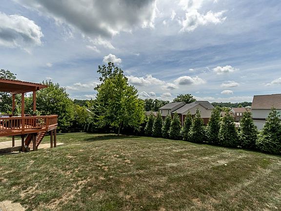 5th image of 11168 Chatsworth Ct