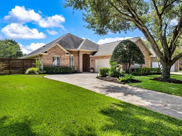 4 Crestwood Cir, Sugar Land, TX 77478