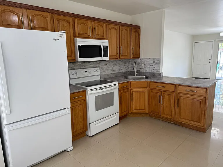 21364 NW 40th Circle Ct — Photo 2