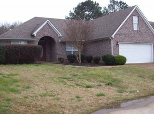 27 Weatherstone Dr, Jackson, TN 38305