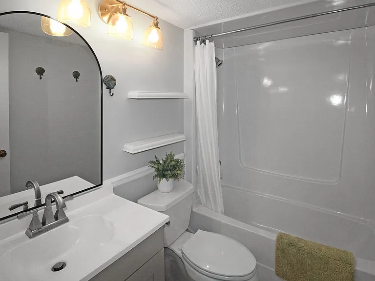 995 Laguna Dr #305 — Photo 9