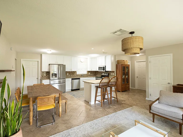 650 S Park Ave — Photo 5