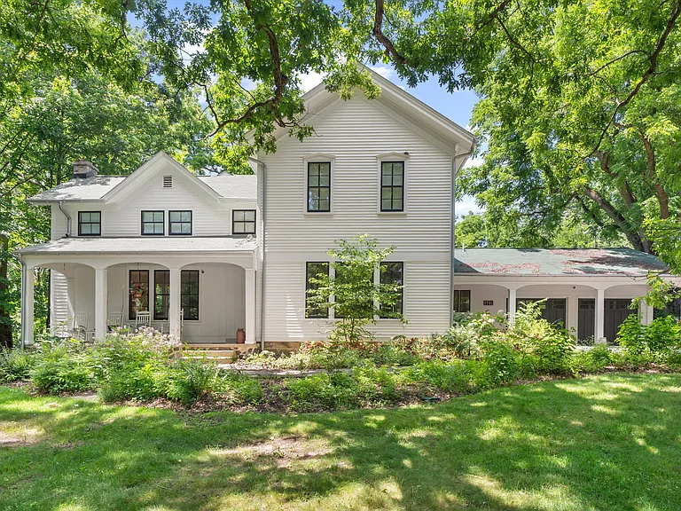 941 Newport Rd — Photo 1