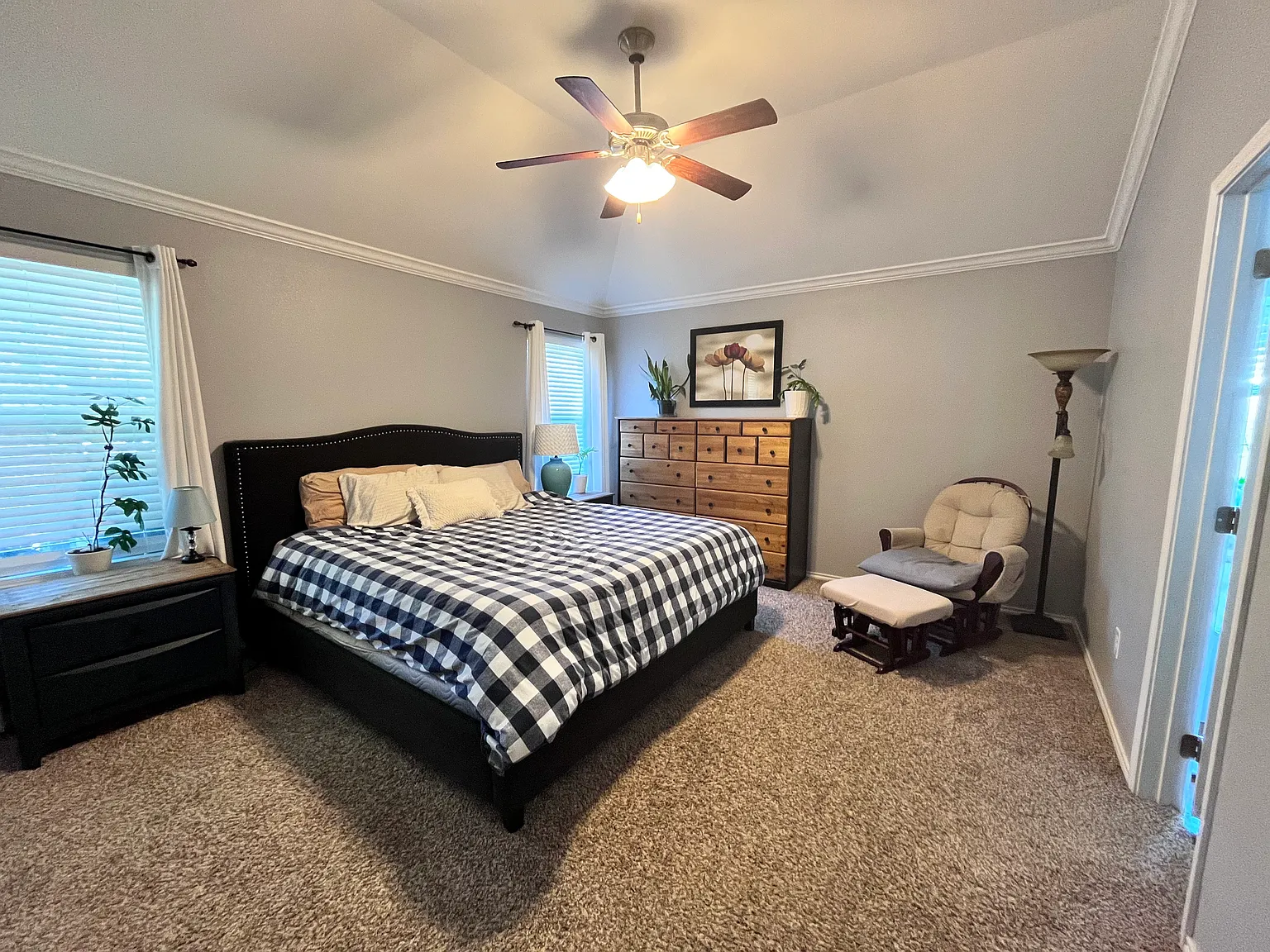 4 bed, 1837 sqft, $1,995 — Photo 3
