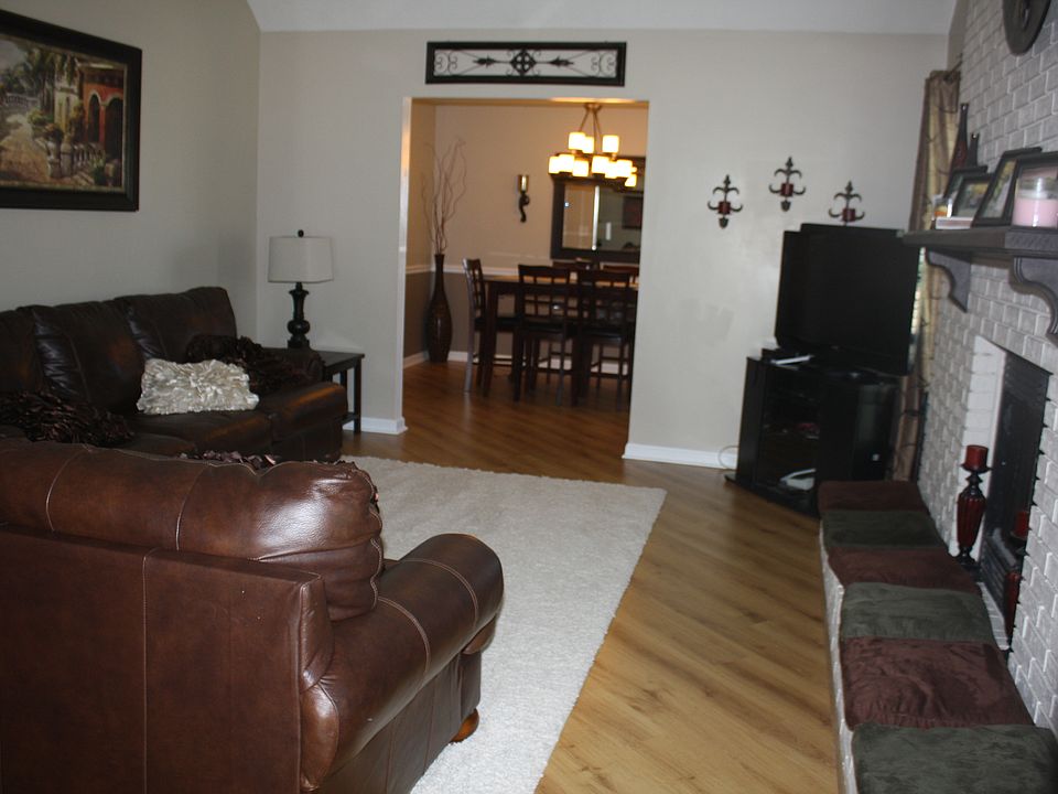 2nd image of 112 Heather Pl