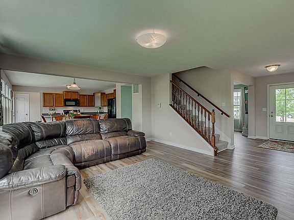 5th image of 839 Berwick Ct