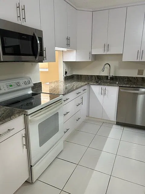 2 bed, 2.0 bath, 1327 sqft, $1,925 — Photo 3