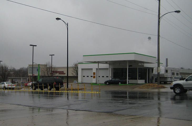 2nd image of 204 E Broadway