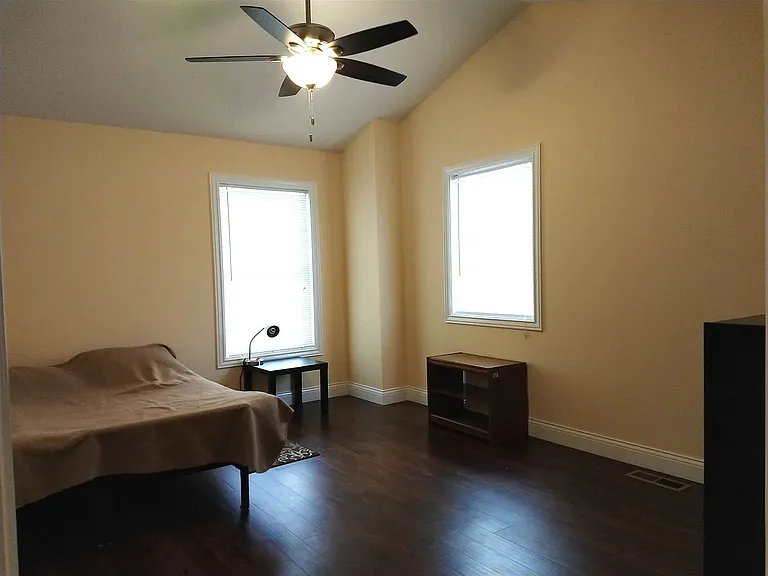 1752 W Countryside Ln — Photo 9