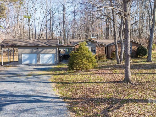 2068 Country Trl, Asheboro, NC 27205
