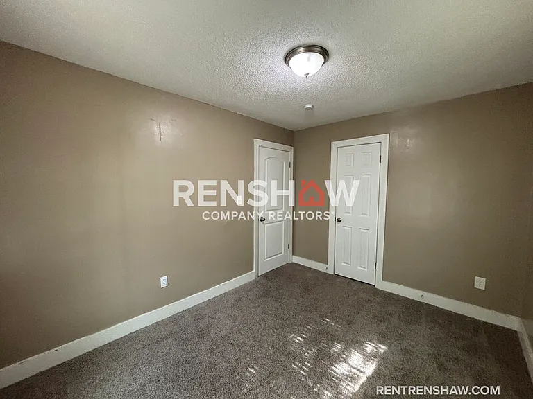 2458 Whitney Ave — Photo 7
