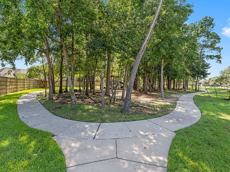 28134 Kudzu Dr — Photo 45