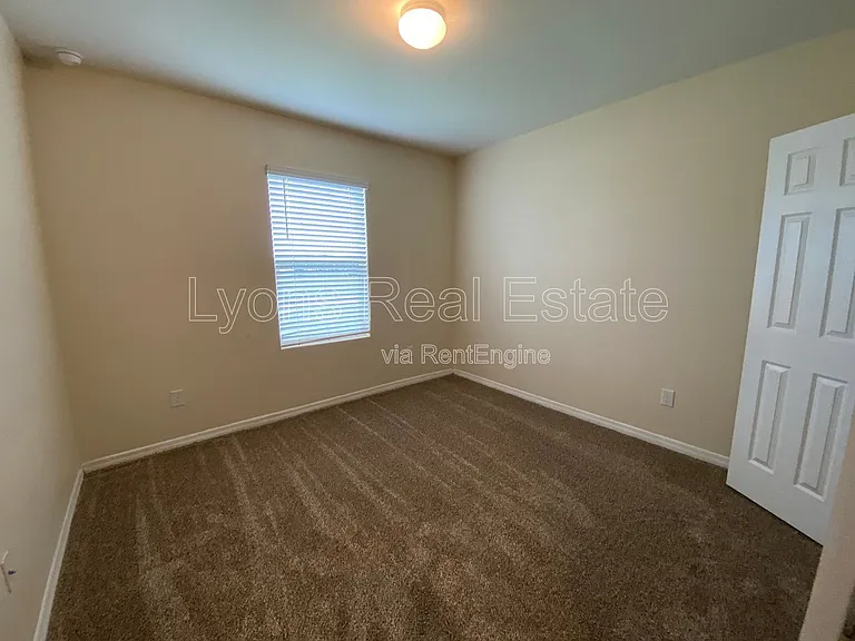 111 NW 9th St — Photo 10
