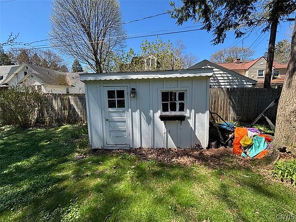 4th image of 20 Bellrose Ave