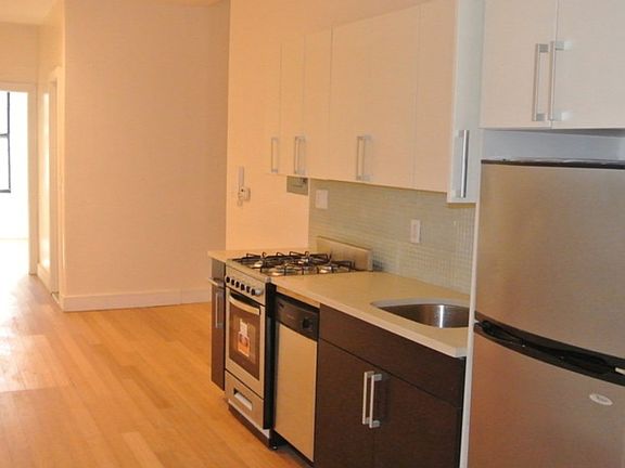 5th image of 142 Wilson Ave #1H